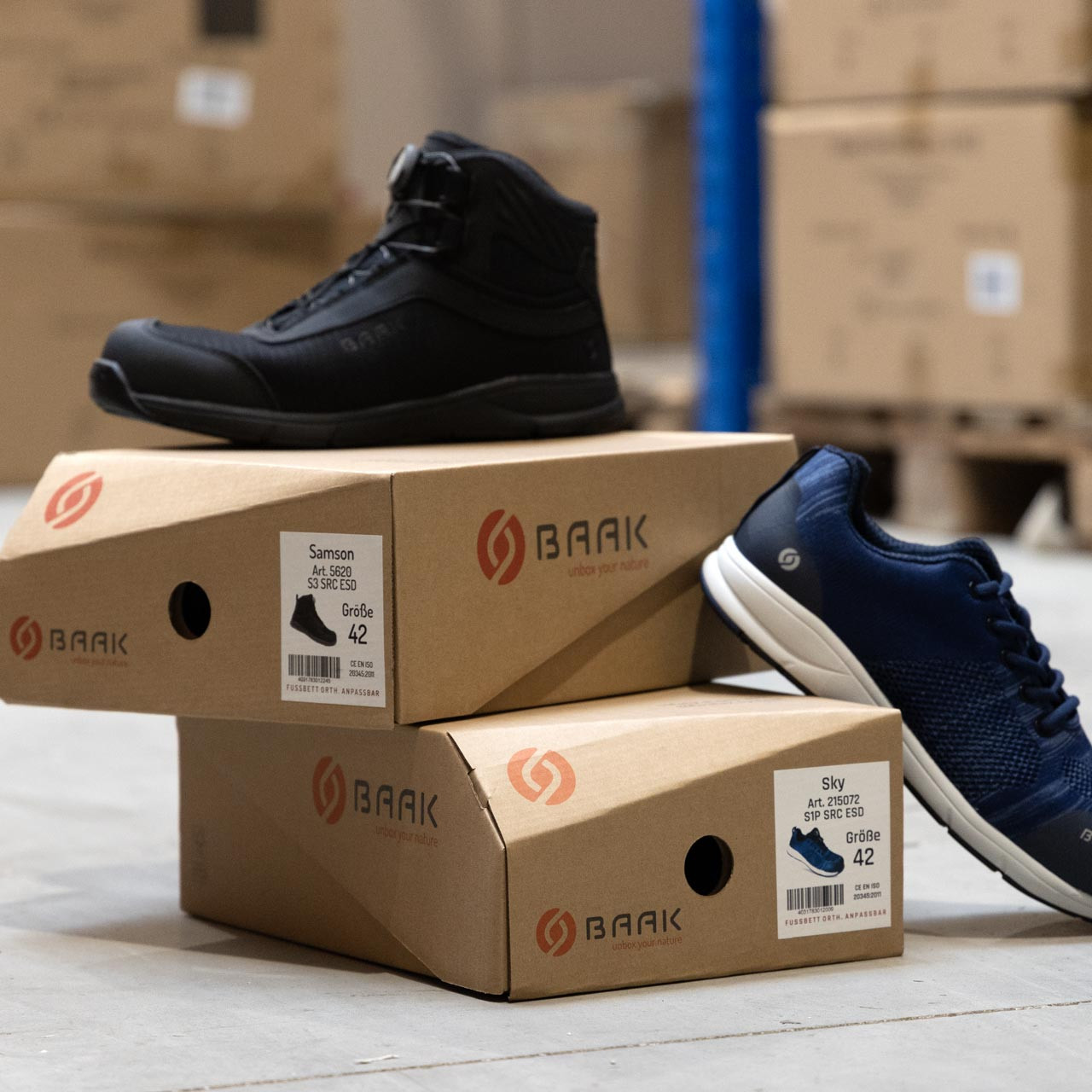 Sicherheitsschuhe Baak gorelax Kartonage Samson Sky Lager Zwei Kartons stehen im Lager