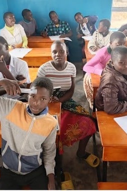 Schüler im Klassenzimmer der Baak Secondary School